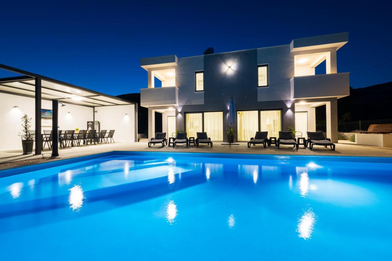 Villa Sky - Heating Pool Kaštel Novi Exterior foto