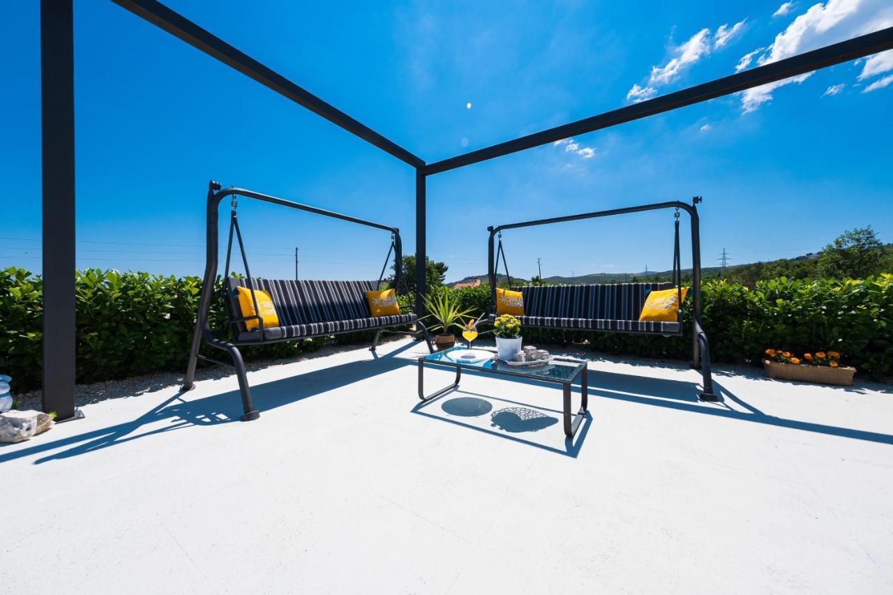 Villa Sky - Heating Pool Kaštel Novi Exterior foto