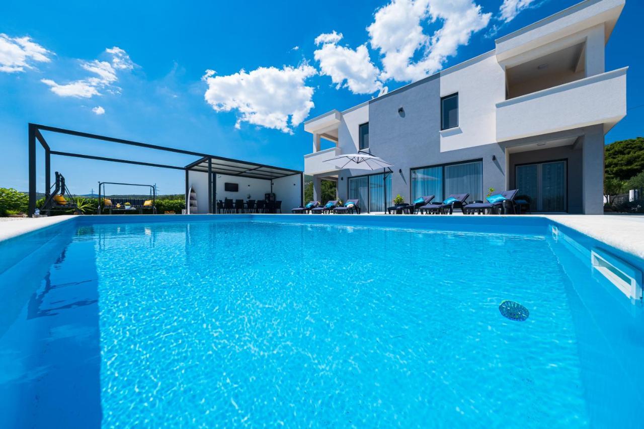 Villa Sky - Heating Pool Kaštel Novi Exterior foto