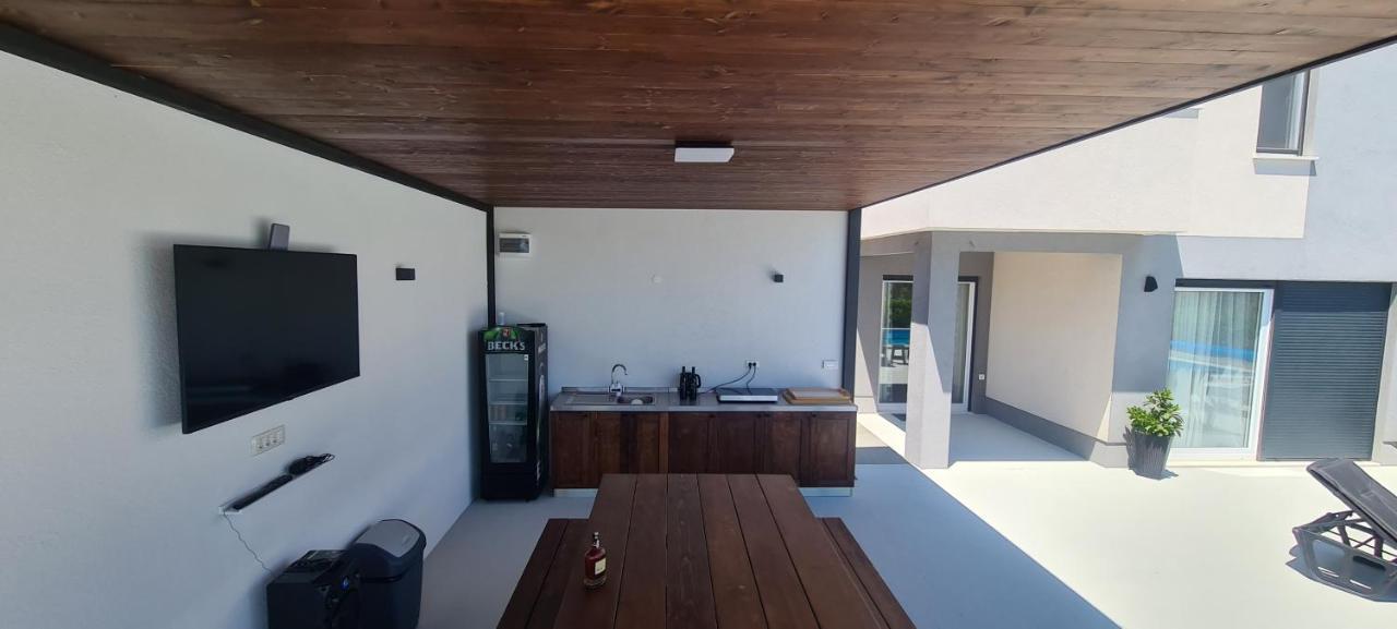 Villa Sky - Heating Pool Kaštel Novi Exterior foto