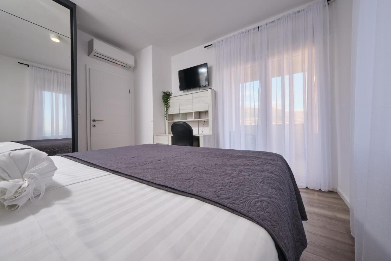 Villa Sky - Heating Pool Kaštel Novi Exterior foto