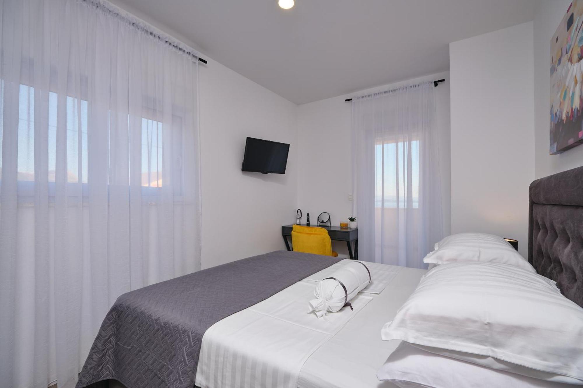 Villa Sky - Heating Pool Kaštel Novi Exterior foto