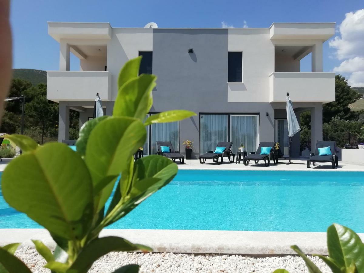 Villa Sky - Heating Pool Kaštel Novi Exterior foto